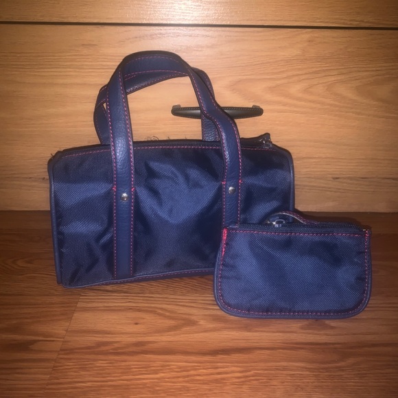 Tommy Hilfiger Purse set - Picture 2 of 5